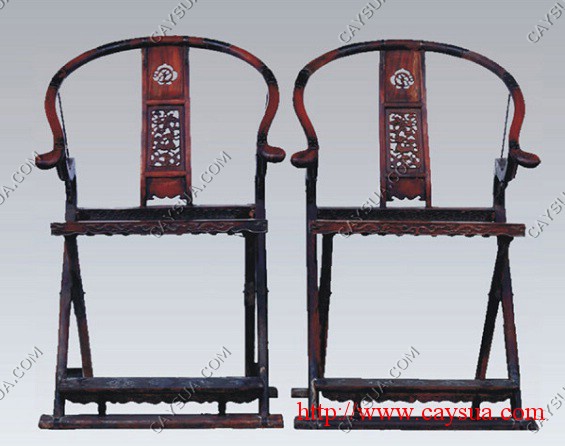 Đôi ghế được làm bằng gỗ sưa đỏ Đôi ghế được làm bằng gỗ sưa đỏ
